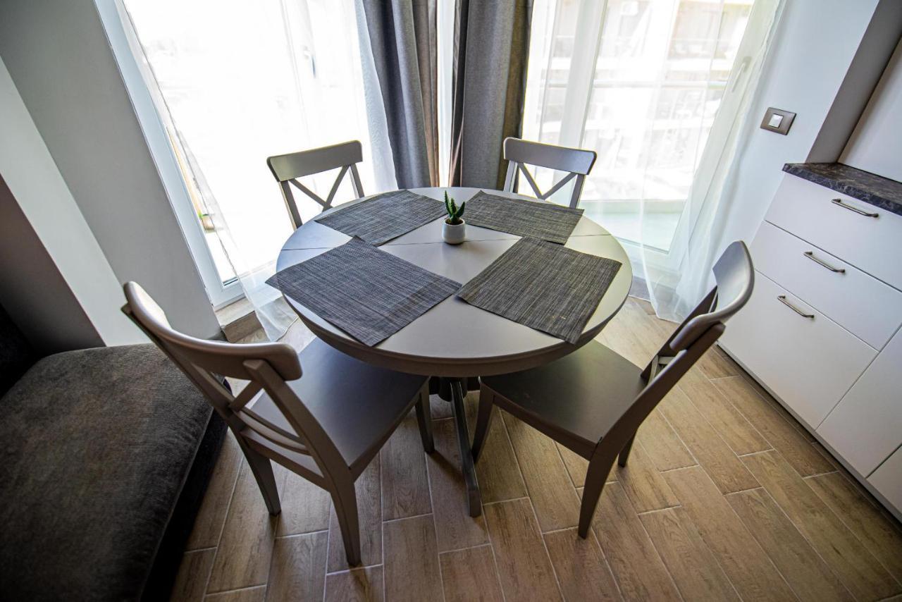 Apartment Katrina - Alezzi Beach - Sea View Năvodari Eksteriør bilde